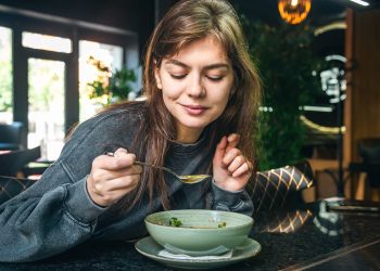 Alimentação: conheça 8 sopas termogênicas para ajudar a emagrecer