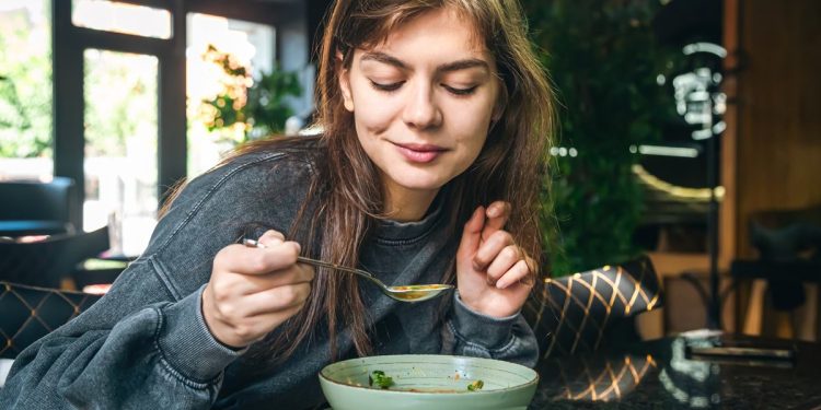 Alimentação: conheça 8 sopas termogênicas para ajudar a emagrecer