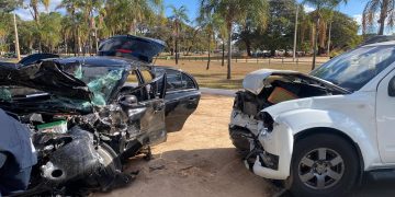 Jovem de 22 anos fica em estado grave após colisão no Parque da Cidade