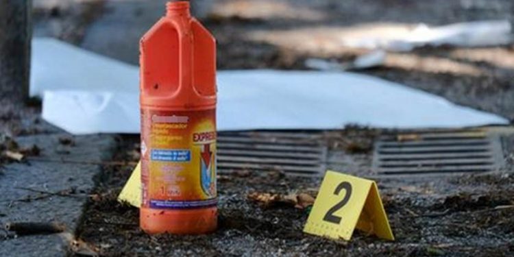 Mulher é indiciada por jogar ácido no pênis do ex após relação sexual