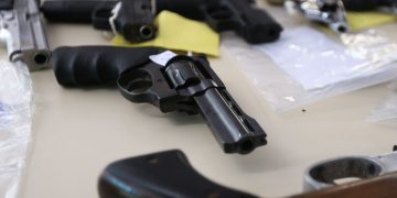 Dono de restaurante que matou assaltante paga fiança e é liberado