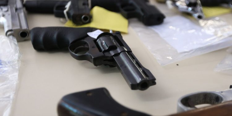 Dono de restaurante que matou assaltante paga fiança e é liberado