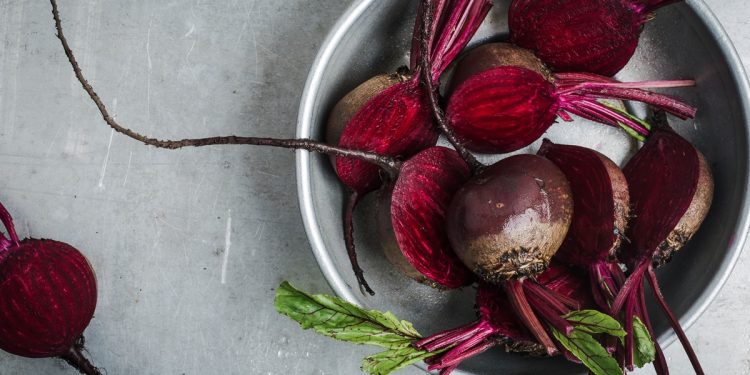Não costuma comer beterraba? Veja por que mudar isso hoje mesmo