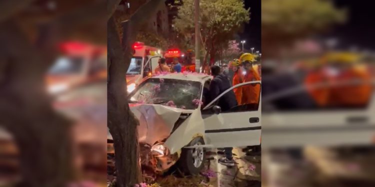 Bebê de 4 meses é levado para hospital após acidente de carro no Guará