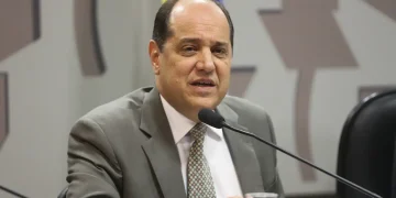 Democracia brasileira sofreu sucessivos golpes sob Bolsonaro, diz Eugênio Bucci