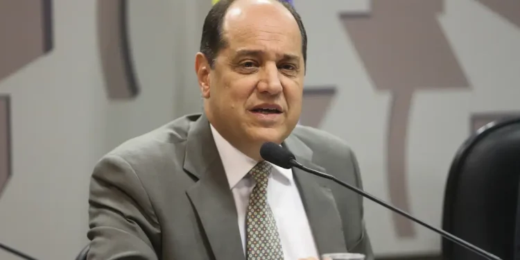 Democracia brasileira sofreu sucessivos golpes sob Bolsonaro, diz Eugênio Bucci