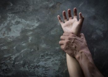 Homem rende mulher de 48 anos na rua e a estupra em matagal do Guará