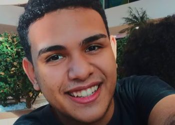 Fisioterapeuta é achado morto pelo pai em terreno baldio perto de casa