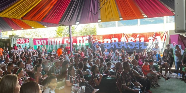 Tricolores se reúnem em Brasília na torcida pelo Fluminense no Mundial