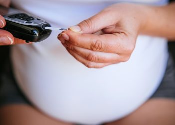 Gestantes mais baixas têm risco maior de ter diabetes. Entenda por quê