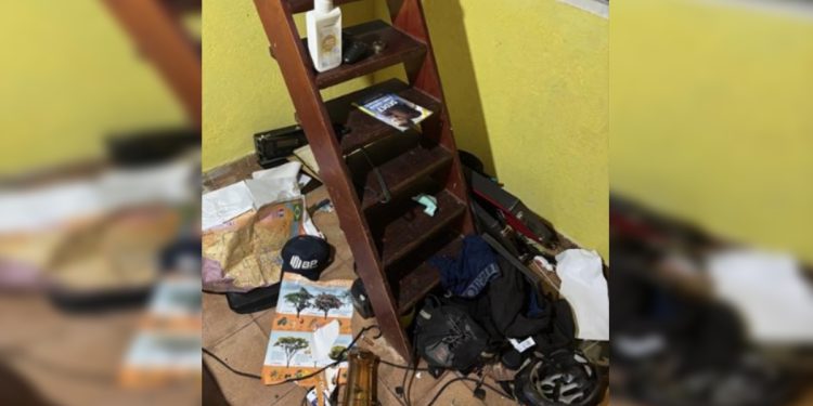 Homem agride própria mãe após ela proibir entrada de nora na casa dela