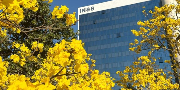 INSS: 16 mil aposentados que tiveram descontos ilegais podem fazer acordo