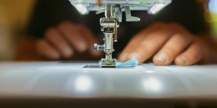 Especialista lista 5 atividades manuais para descansar a mente