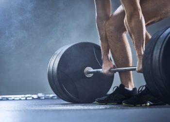 Por que pegar leve na academia não é sinônimo de fraqueza