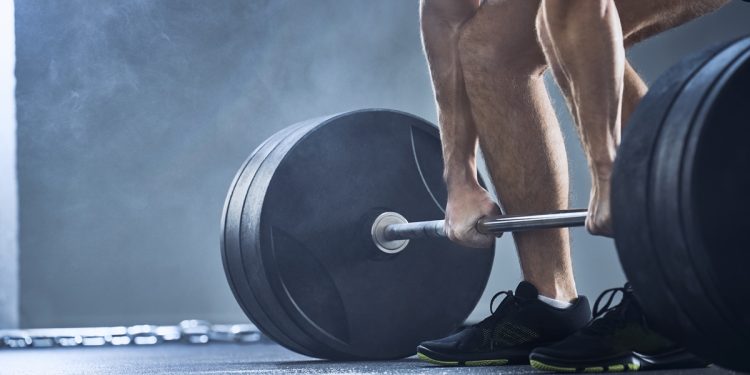 Por que pegar leve na academia não é sinônimo de fraqueza