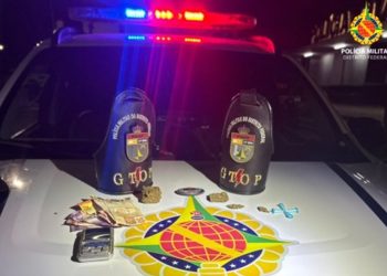 Homem tenta se esconder em matagal e é encontrado com drogas