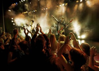 Sua felicidade pode estar no próximo show ou festival, sugere estudo