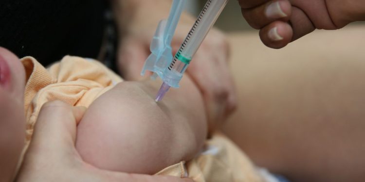 Campanha de vacinação infantil contra vírus respiratórios acaba na 5ª