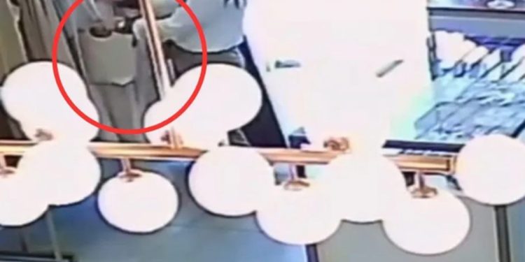 Vídeo: vereadora é presa furtando R$ 850 em roupas para ir à academia