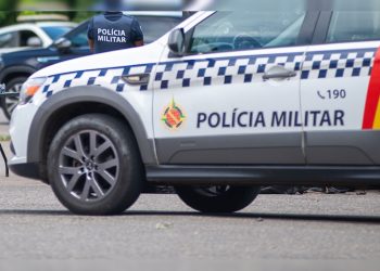 Homem agride e mantém companheira refém com facão no Distrito Federal