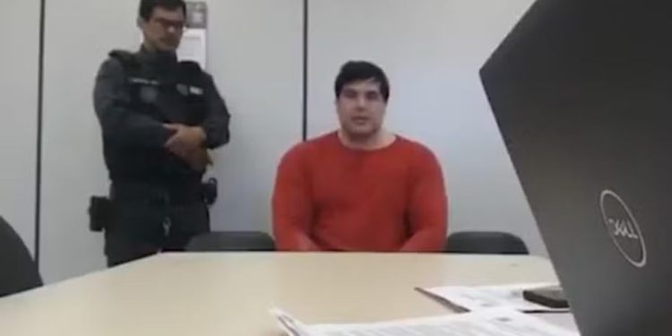 Empresário que matou gari diz que estava com arma entre as pernas