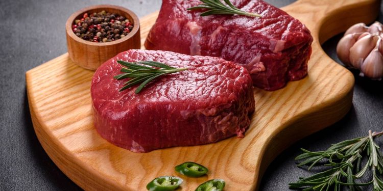 Consumo de carne vermelha pode agravar doença inflamatória intestinal
