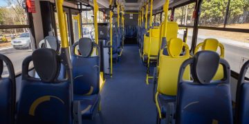 Empresa é condenada a indenizar passageira arremessada de ônibus no DF