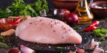 Cansado de comer peito de frango? Veja 10 carnes tão magras quanto