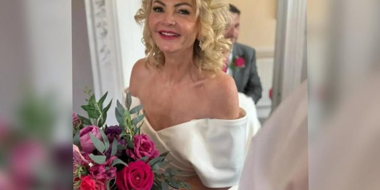 Mulher tem paralisia no rosto após lua de mel ser cancelada na véspera