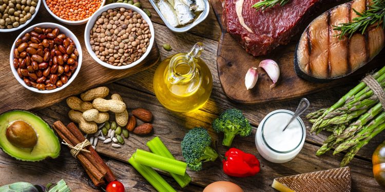 Quanta proteína você deve comer por dia? Resposta não está só no peso