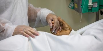 Enfermeira revela 3 sinais comuns nas últimas 24 horas antes da morte