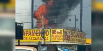 Vídeo: incêndio próximo a oficinas assusta moradores de Taguatinga