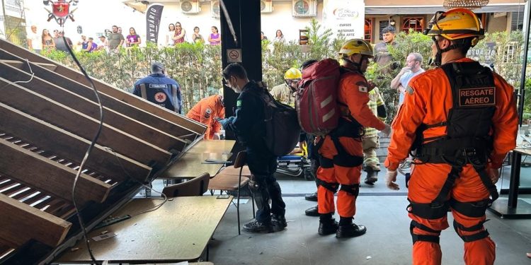 Mulher é atingida por estrutura do teto de restaurante na Asa Norte