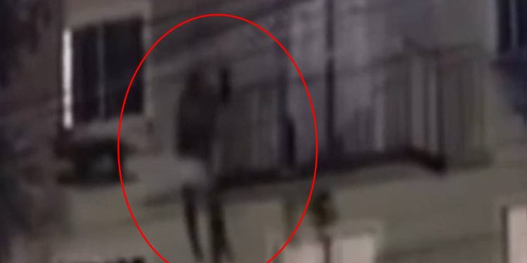 Veja fuga de homem após matar mulher com 15 golpes de marreta. Vídeo