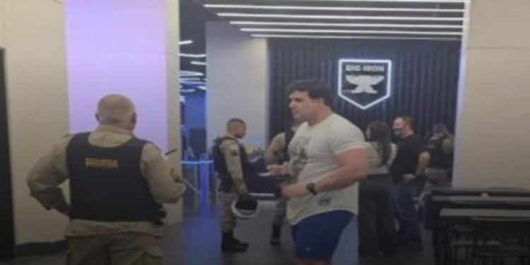 Veja o momento da prisão de empresário em academia após morte de gari