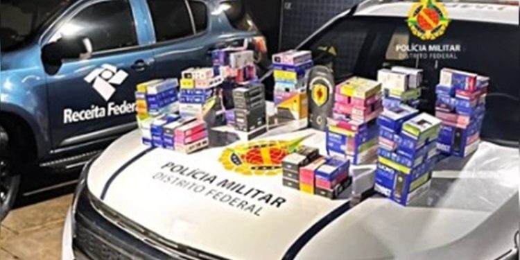 Motorista é flagrado com carga ilegal de cigarros eletrônicos no DF