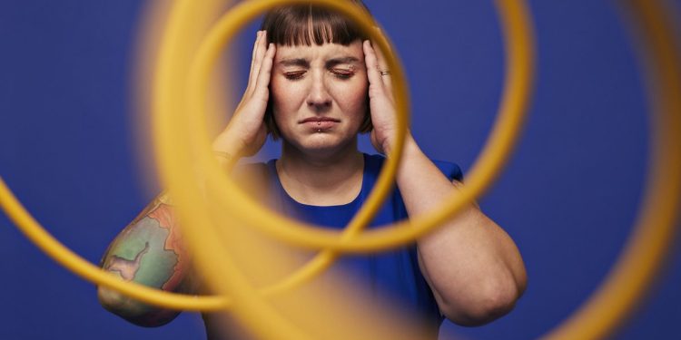 Enxaqueca com aura pode ser fator de risco para AVC em adultos jovens