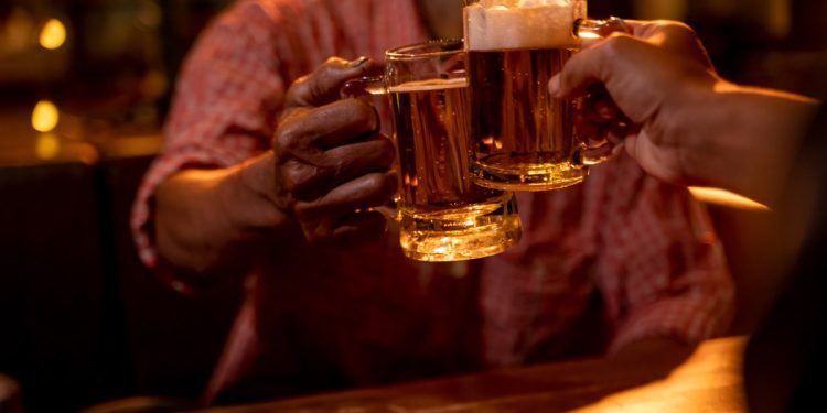 Estudo: amantes de cerveja se dividem entre sabores fortes ou suaves