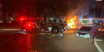 Quiosque pega fogo perto de área residencial em Águas Claras