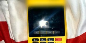 Italianas são enganadas em praia e pagam R$ 3 mil por maço de cigarros