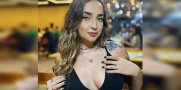 Quem era a jovem publicitária de 22 anos morta após BMW capotar no DF