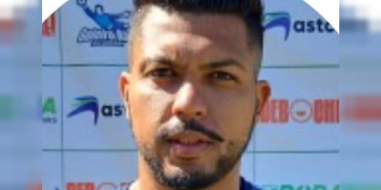 Quem é o jogador condenado por socar nuca de árbitro após tomar cartão