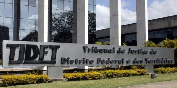 Justiça do DF alerta população para golpe do falso advogado. Entenda