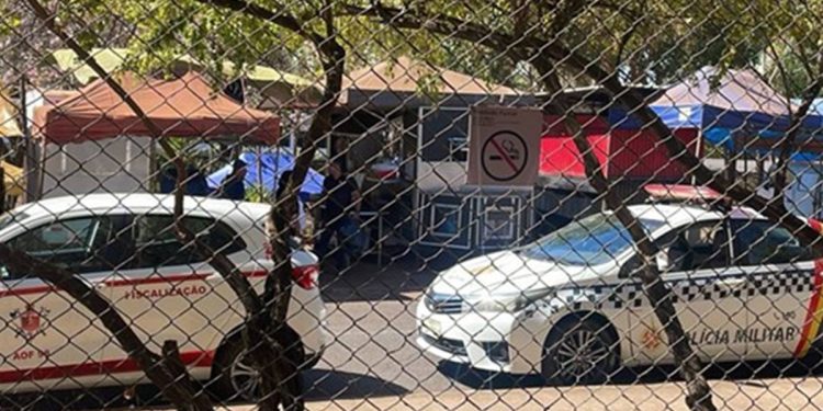 Trailers e quiosques são intimados a deixar área da Câmara Federal