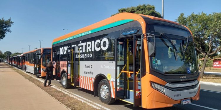 GDF entrega primeiro zebrinha elétrico da capital