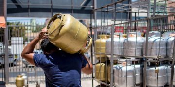 Preço do gás de cozinha vai aumentar no DF. Confira valor