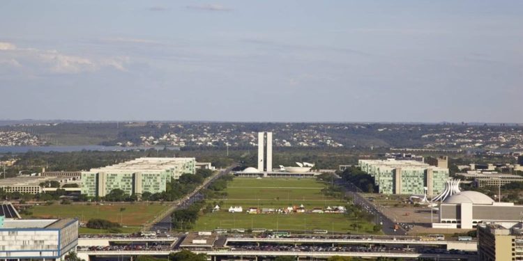 DF: 1500 prefeitos e vereadores desembarcam em Brasília para evento