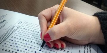 Projeto de lei quer isenção em concursos para mulheres em vulnerabilidade