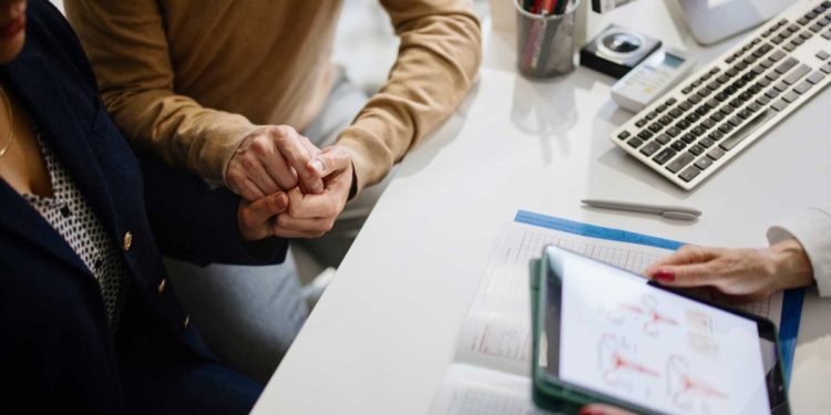 Câncer: mulheres se previnem mais, enquanto homens esperam sintomas