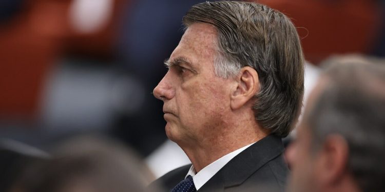 E agora, Bolsonaro? As 3 alternativas que podem livrar o ex-presidente da prisão